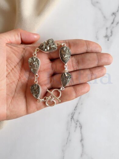 Grounding and protective gemstone bracelet connecting to nature and positive thinking (1)